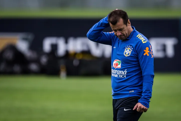 Imagem ilustrativa da imagem Dunga cai e Tite deve assumir Seleção hoje