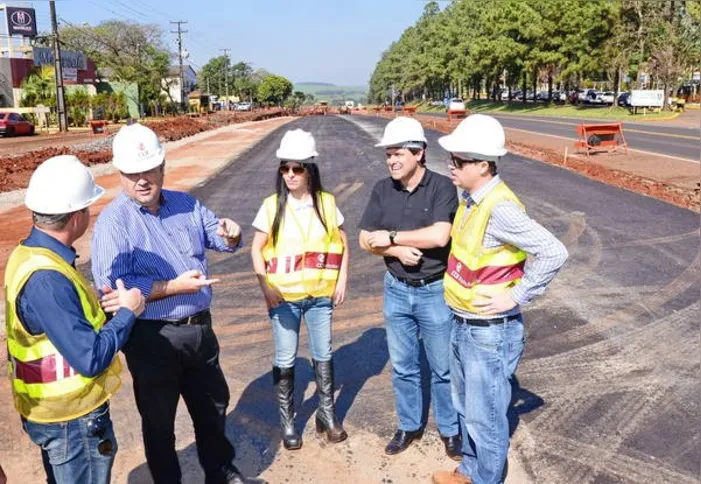 Imagem ilustrativa da imagem Comitiva vistoria obras de duplicação na Rodovia do Café