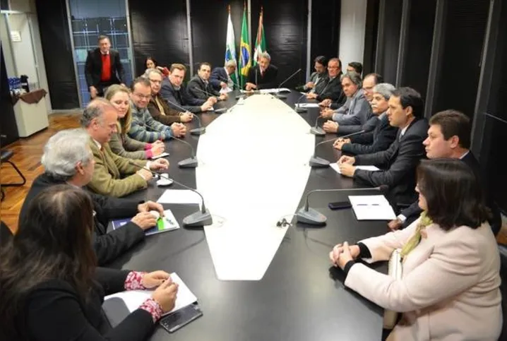 Imagem ilustrativa da imagem Prefeitos paranaenses reclamam de exigências do Ministério Público do Estado