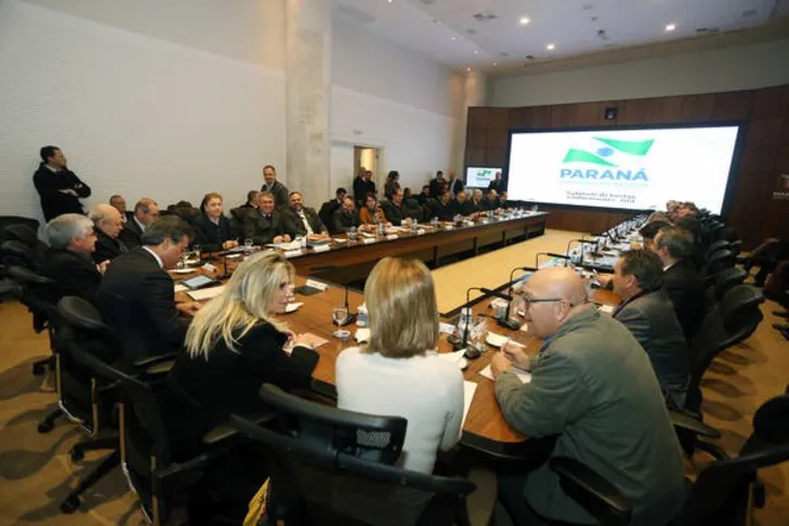 Imagem ilustrativa da imagem Richa reúne equipe e expõe novas diretrizes de governo