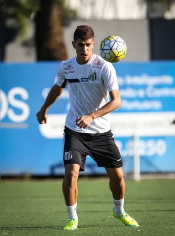 Imagem ilustrativa da imagem Santos e São Paulo duelam no Pacaembu