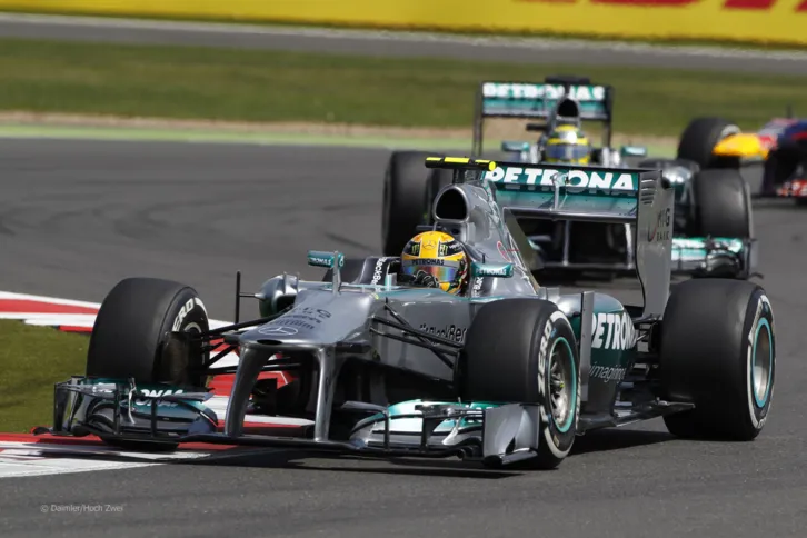 Imagem ilustrativa da imagem Lewis Hamilton larga na pole position