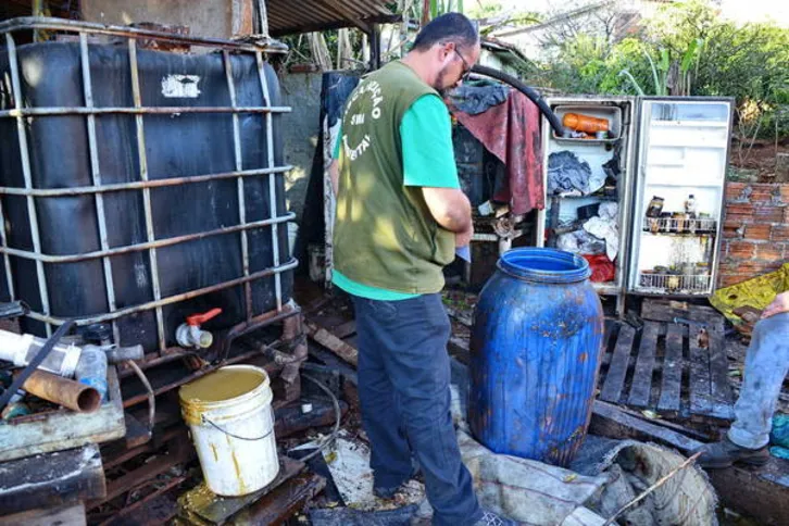 Imagem ilustrativa da imagem Secretaria fecha recicladora clandestina de óleo 