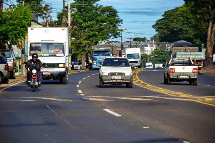 Imagem ilustrativa da imagem Lei do farol aceso também vale para rodovias urbanas