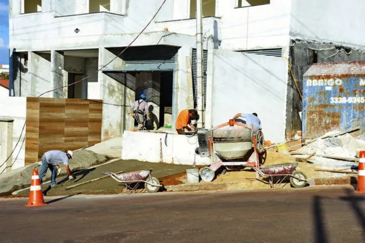 Imagem ilustrativa da imagem Construção civil recua quase 40% no primeiro semestre em Apucarana