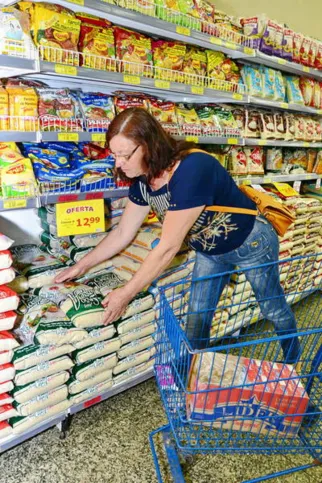 Imagem ilustrativa da imagem Arroz fica até 26% mais caro em Apucarana nos últimos 2 meses