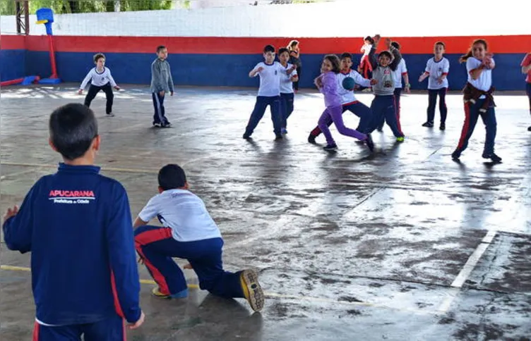 Imagem ilustrativa da imagem Alunos de Apucarana retornam às aulas
