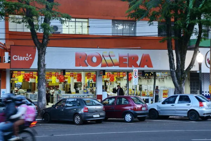 Imagem ilustrativa da imagem Rede de lojas araponguense, Móveis Romera demite 500 funcionários