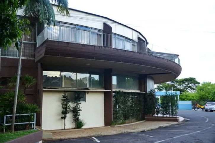 Imagem ilustrativa da imagem Com dívida milionária, Country Clube coloca parte do patrimônio à venda 