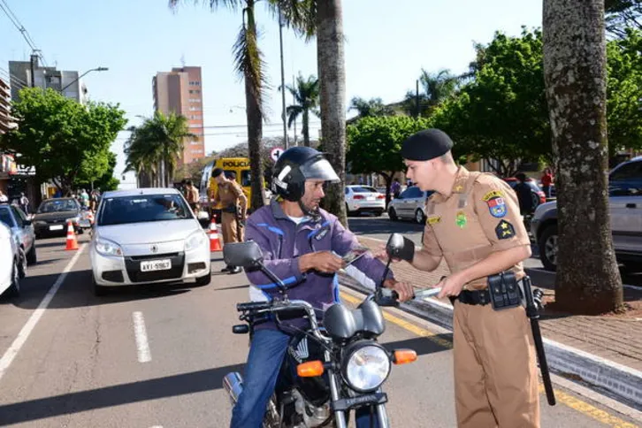 Imagem ilustrativa da imagem PM cumpre mandados e apreende arma  em operação de segurança em Arapongas