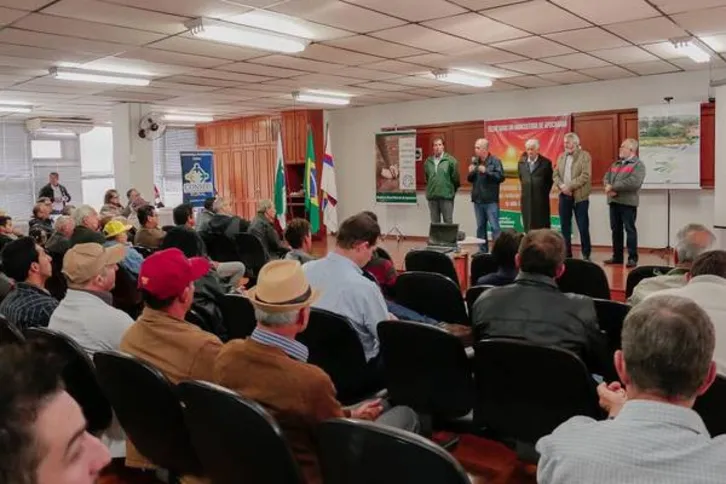 Imagem ilustrativa da imagem Homenagens e palestras marcam Dia do Agricultor 