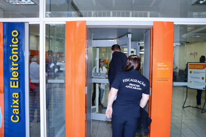 Imagem ilustrativa da imagem Restrição aos caixas faz Procon notificar bancos em Apucarana