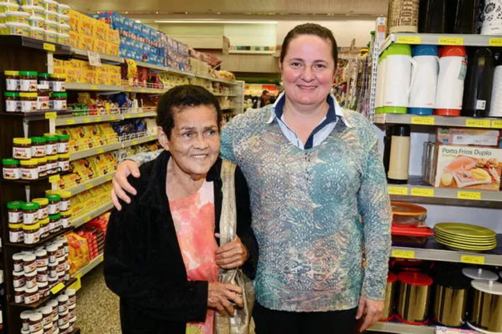 Imagem ilustrativa da imagem Idosa se surpreende ao devolverem carteira perdida com R$ 1,3 mil  