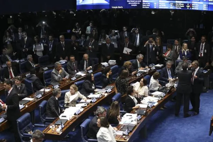 Imagem ilustrativa da imagem Governo Temer espera 61 votos para cassar Dilma