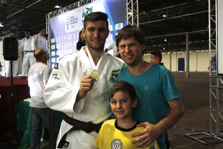 Imagem ilustrativa da imagem Jogos Escolares reúnem famílias em dia de esporte e comemoração em Arapongas