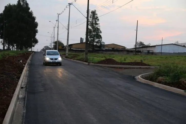 Imagem ilustrativa da imagem Prefeitura inaugura asfalto e iluminação no projeto Interbairros