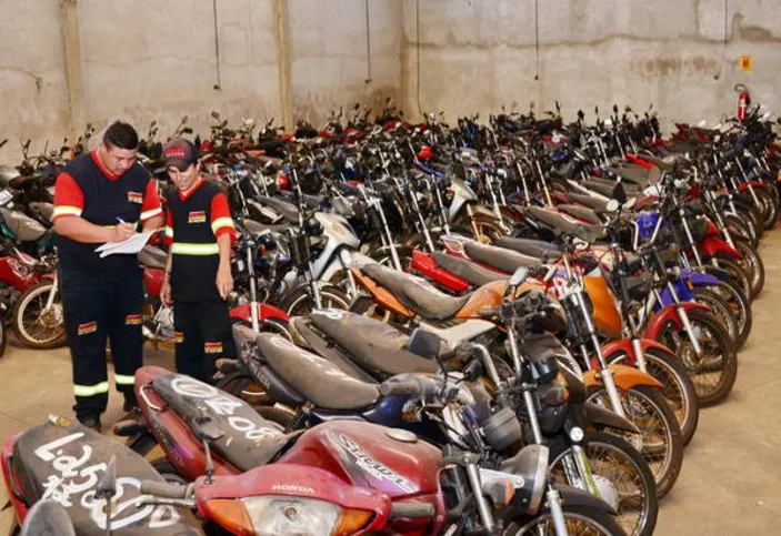 Imagem ilustrativa da imagem PRF terceiriza serviço de recolhimento  e guarda de veículos apreendidos