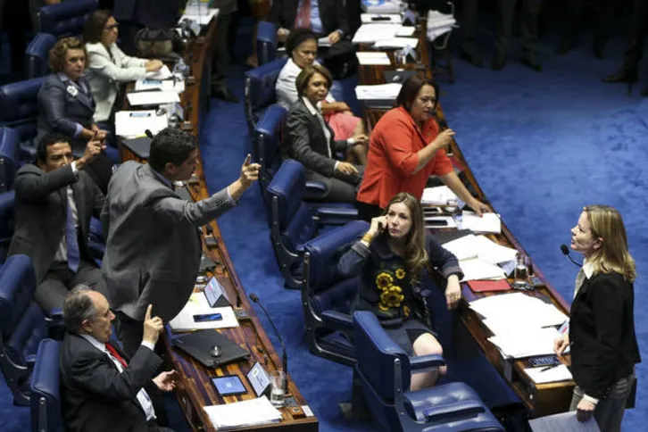 Imagem ilustrativa da imagem Sessão do impeachment inicia com ânimos exaltados