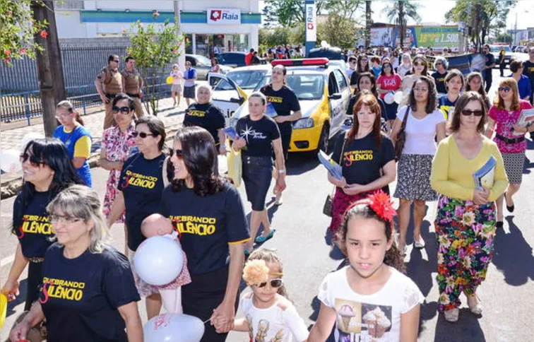 Imagem ilustrativa da imagem Passeata faz alerta contra violência doméstica e infantil
