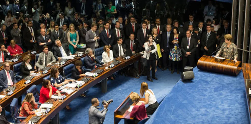 Imagem ilustrativa da imagem Para Dilma, impeachment será uma  eleição indireta de ‘governo usurpador’ 