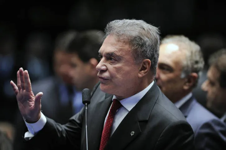 Imagem ilustrativa da imagem Senador e PSDB recorrem contra os direitos políticos de Dilma