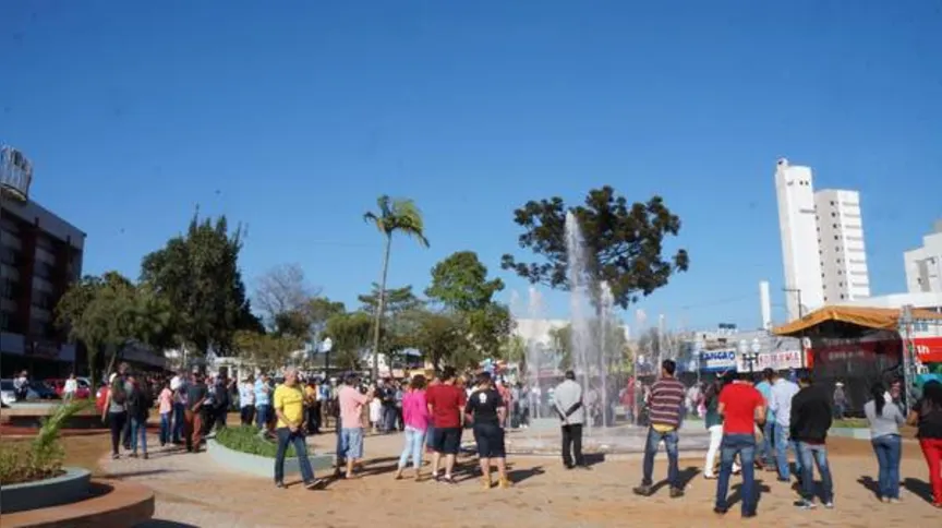 Imagem ilustrativa da imagem Prefeitura de Ivaiporã reinaugura Praça Manoel Teodoro da Rocha