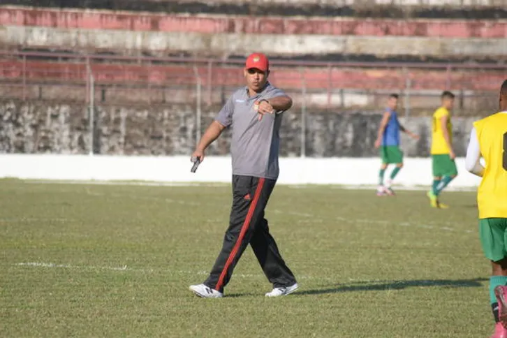 Imagem ilustrativa da imagem Técnico do Apucarana Sports tem uma dúvida para pegar o Andraus no domingo