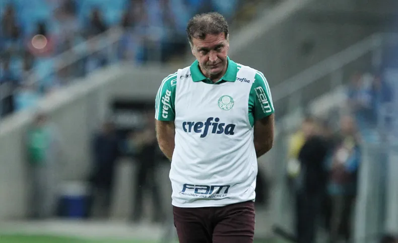 Imagem ilustrativa da imagem Cuca prevê time mais forte neste sábado e tira lições de revés na Copa do Brasil