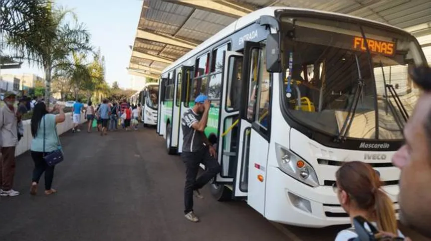 Imagem ilustrativa da imagem Prefeitura de Ivaiporã amplia frota  do transporte coletivo gratuito