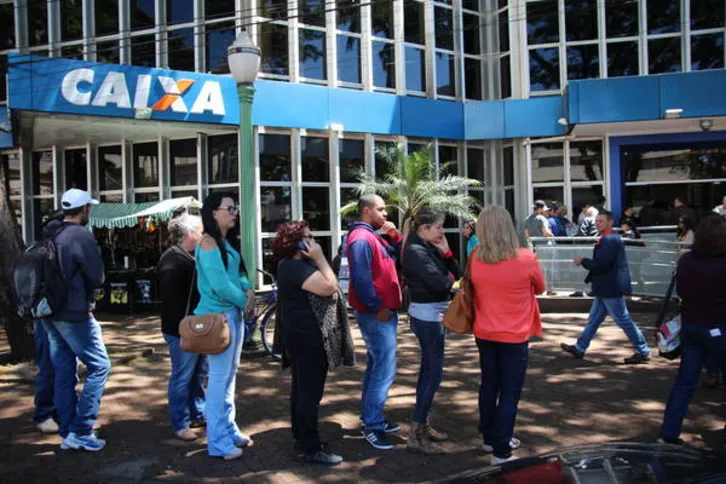 Imagem ilustrativa da imagem Caixa Econômica Federal abre uma hora mais cedo