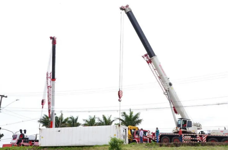 Imagem ilustrativa da imagem Contêiner é retirado depois de um dia