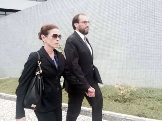 Imagem ilustrativa da imagem Cláudia Cruz visita o marido Cunha preso em Curitiba