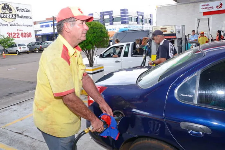 Imagem ilustrativa da imagem Uma semana após anúncio, preço da gasolina não cai em Apucarana