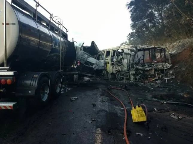 Imagem ilustrativa da imagem Acidente mata 20 no noroeste do PR