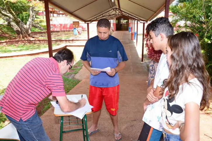 Imagem ilustrativa da imagem Professores suspendem greve no Paraná