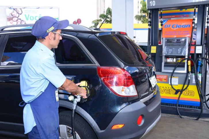 Imagem ilustrativa da imagem Etanol fica 9% mais caro e pressiona  os preços da gasolina nas bombas  