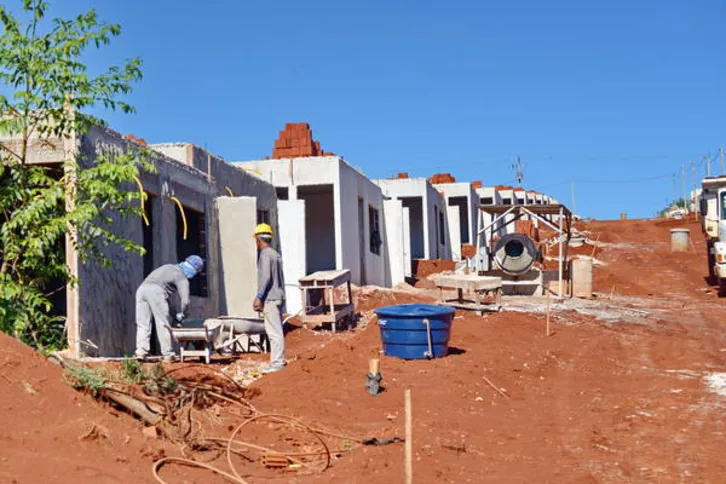 Imagem ilustrativa da imagem Apucarana retoma cadastro para inclusão em programas habitacionais