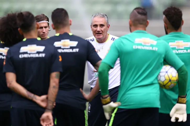 Imagem ilustrativa da imagem Tite esboça time titular para jogo contra a Argentina nesta 5ª feira no Mineirão