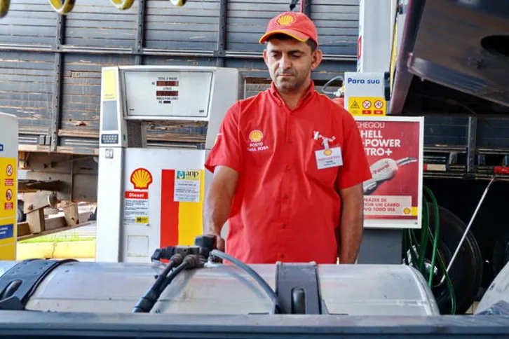 Imagem ilustrativa da imagem Nova queda do diesel e da gasolina  não tem data para chegar às bombas