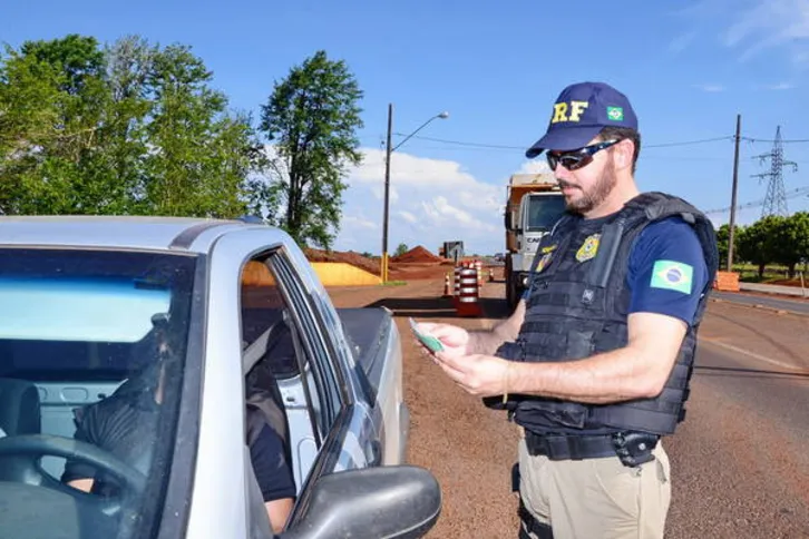 Imagem ilustrativa da imagem Um motorista bêbado é flagrado por hora nas rodovias do Paraná 