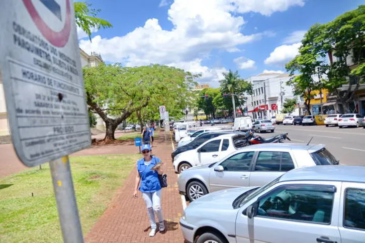 Imagem ilustrativa da imagem Prefeitura vai assumir estacionamento rotativo a partir de 23 de dezembro