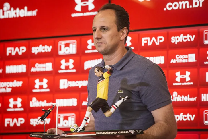 Imagem ilustrativa da imagem Rogério Ceni assina contrato por duas temporadas como técnico do São Paulo 