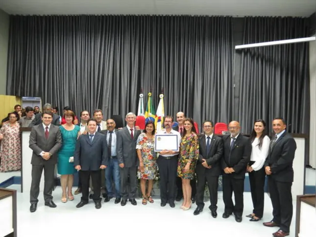 Imagem ilustrativa da imagem Câmara entrega título de cidadania a Padre Jefferson